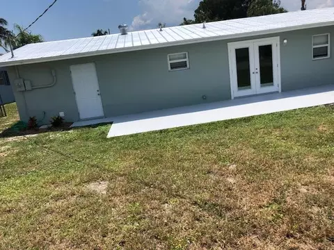 910 SE Ocean Ave, Stuart, FL 34996 photo 8