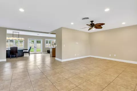 1293 SE Madison Ave, Stuart, FL 34996 photo 5