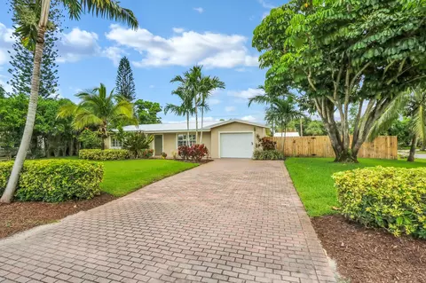 1293 SE Madison Ave, Stuart, FL 34996 photo 2