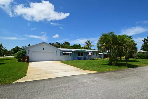 1605 SE 9th St, Stuart, FL 34996 photo 3