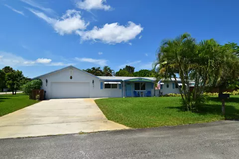 1605 SE 9th St, Stuart, FL 34996 photo 1