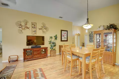 1058 SE Westminster Pl, Stuart, FL 34997 photo 9