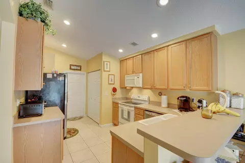 1058 SE Westminster Pl, Stuart, FL 34997 photo 10