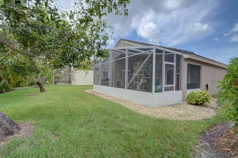 1058 SE Westminster Pl, Stuart, FL 34997 photo 4