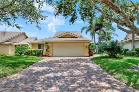323 Ridge Rd, Jupiter, FL 33477 photo 2