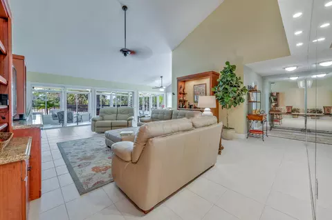 323 Ridge Rd, Jupiter, FL 33477 photo 4