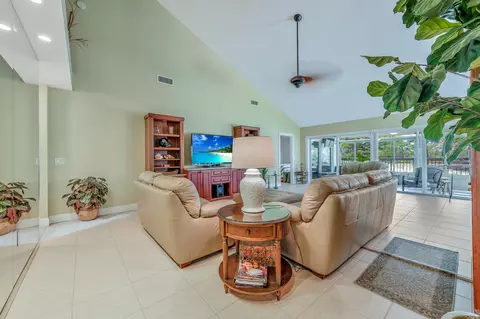 323 Ridge Rd, Jupiter, FL 33477 photo 3