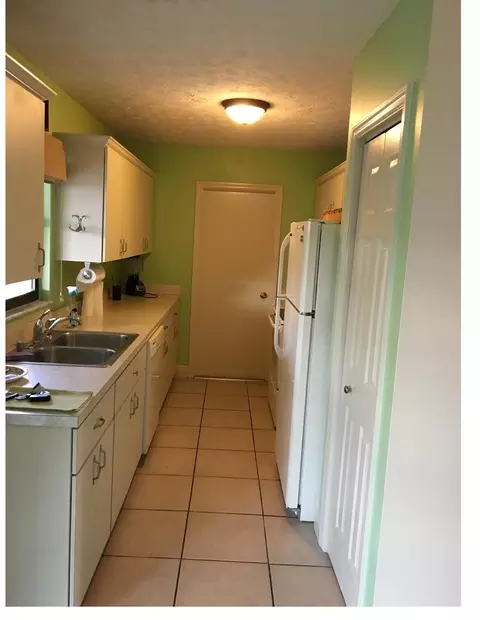 2127 SE Harrison St, Stuart, FL 34997 photo 3