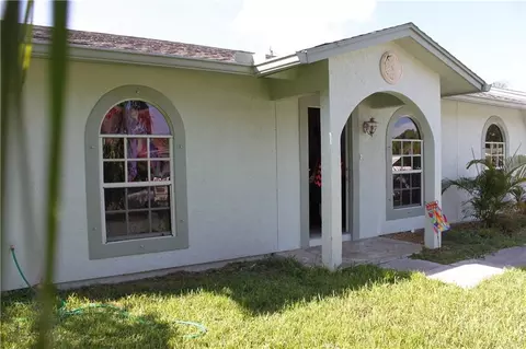 2127 SE Harrison St, Stuart, FL 34997 photo 2