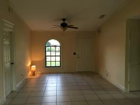 2127 SE Harrison St, Stuart, FL 34997 photo 4