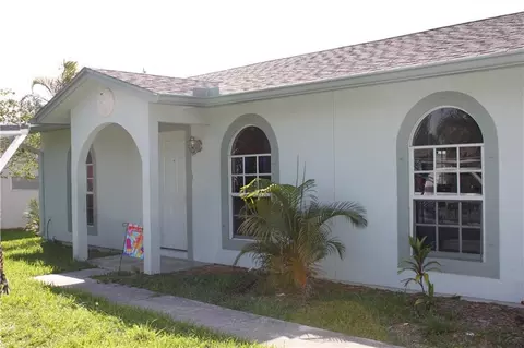 2127 SE Harrison St, Stuart, FL 34997 photo 1
