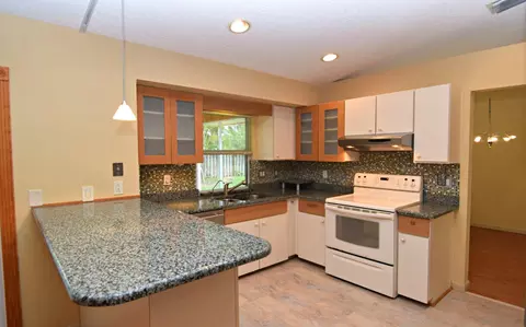 2905 SE Glasgow Dr, Stuart, FL 34997 photo 13