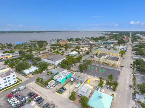 313 SW Albany Ave, Stuart, FL 34994 photo 3
