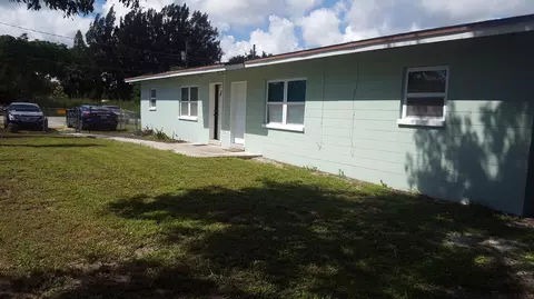 347 SE Tejon St, Stuart, FL 34994 photo 2
