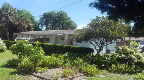 347 SE Tejon St, Stuart, FL 34994 photo 4