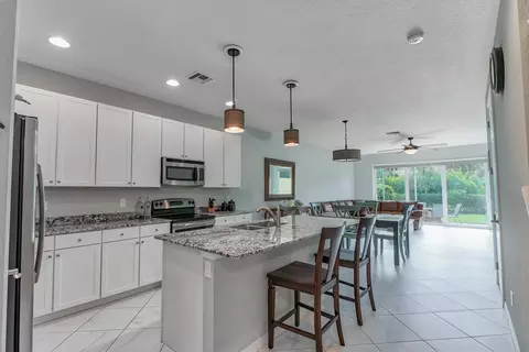 684 SW Glen Crest Way, Stuart, FL 34997 photo 3