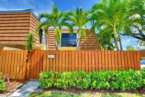 2813 28th Ct, Jupiter, FL 33477 photo 2