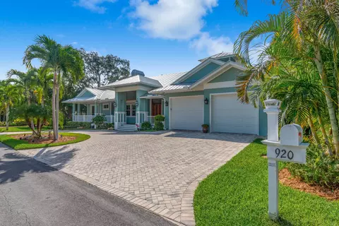 920 SE Riverside Dr, Stuart, FL 34994 photo 1