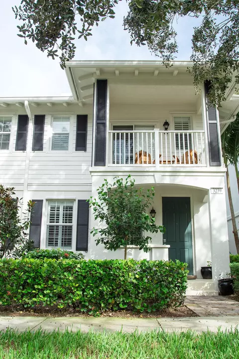 3239 E Community Dr, Jupiter, FL 33458 photo 2