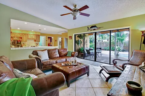 89 Pinehill Trl W, Tequesta, FL 33469 photo 5