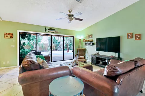 89 Pinehill Trl W, Tequesta, FL 33469 photo 17