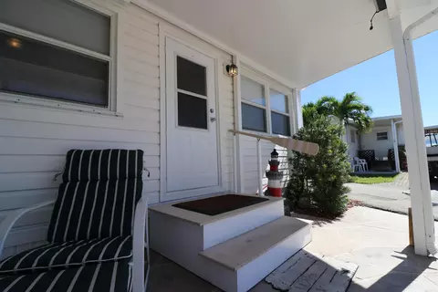20 Cedar Dr #E, Briny Breezes, FL 33435 photo 2