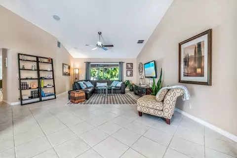 88 Pine Hill Trl E, Tequesta, FL 33469 photo 4