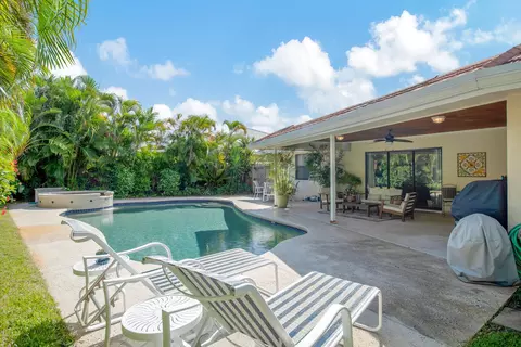 88 Pine Hill Trl E, Tequesta, FL 33469 photo 21