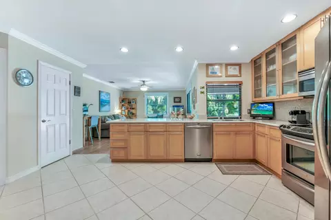 88 Pine Hill Trl E, Tequesta, FL 33469 photo 6