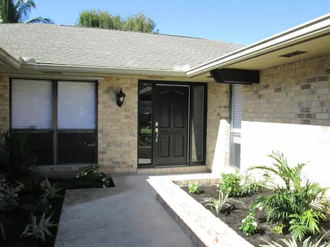 3005 SE Glasgow Dr, Stuart, FL 34997 photo 2