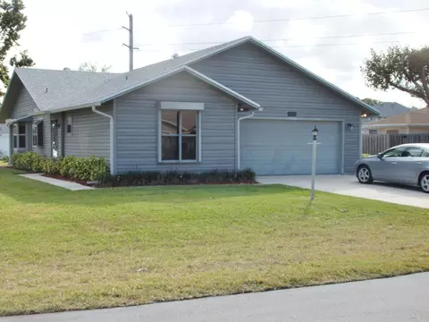 4022 SE Jacaranda St, Stuart, FL 34997 photo 1