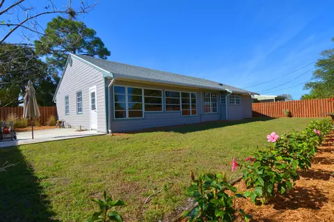 933 SE Hibiscus Ave, Stuart, FL 34996 photo 27