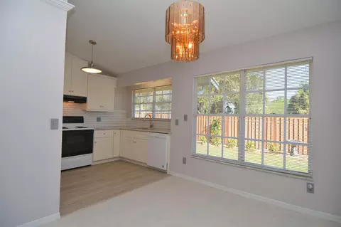 933 SE Hibiscus Ave, Stuart, FL 34996 photo 8