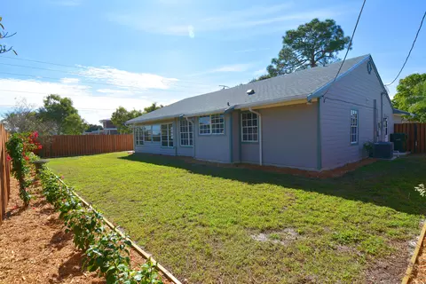 933 SE Hibiscus Ave, Stuart, FL 34996 photo 28