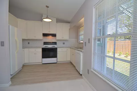 933 SE Hibiscus Ave, Stuart, FL 34996 photo 9