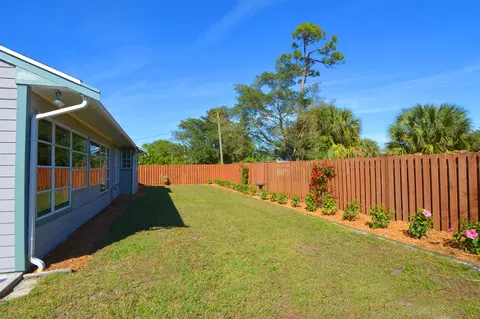 933 SE Hibiscus Ave, Stuart, FL 34996 photo 30