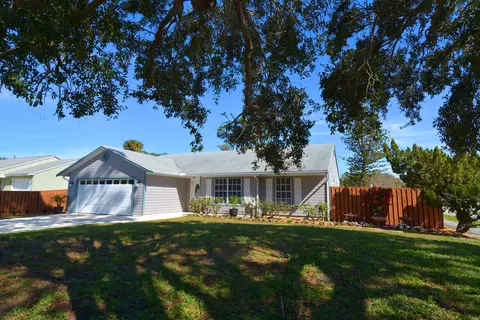 933 SE Hibiscus Ave, Stuart, FL 34996 photo 4