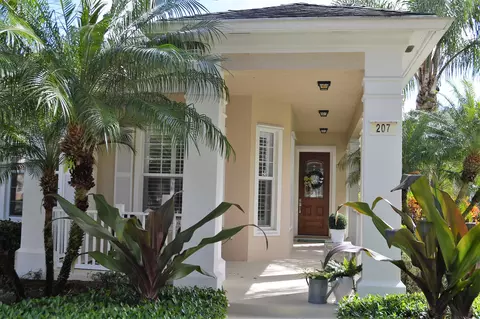 207 Caravelle Dr, Jupiter, FL 33458 photo 2
