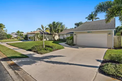 136 Arrowhead Cir, Jupiter, FL 33458 photo 1