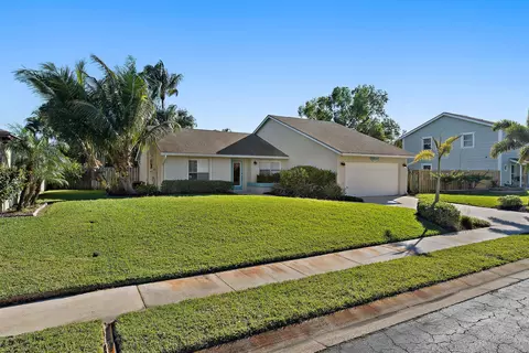 136 Arrowhead Cir, Jupiter, FL 33458 photo 3
