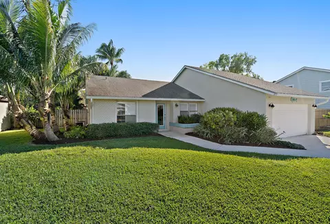136 Arrowhead Cir, Jupiter, FL 33458 photo 4