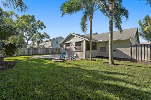 136 Arrowhead Cir, Jupiter, FL 33458 photo 8