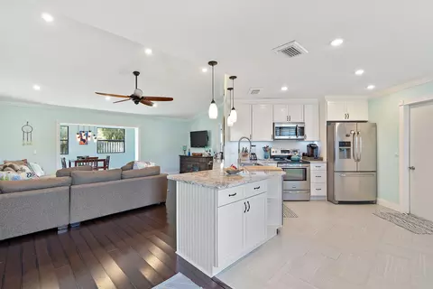 136 Arrowhead Cir, Jupiter, FL 33458 photo 12