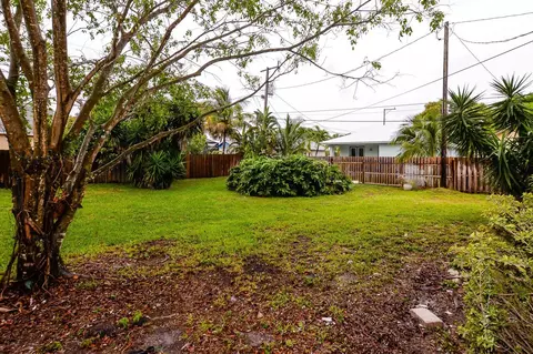 1009 SE Hall St, Stuart, FL 34996 photo 28