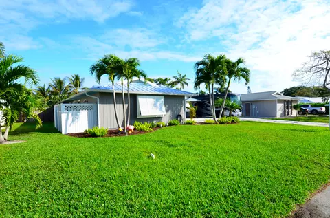 4933 SE Pine Knoll Way, Stuart, FL 34997 photo 8