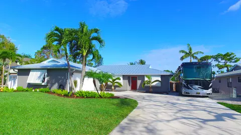 4933 SE Pine Knoll Way, Stuart, FL 34997 photo 2