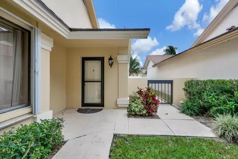 196 Cape Pointe Cir, Jupiter, FL 33477 photo 2