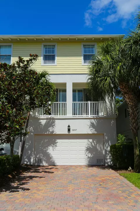 3247 E Community Dr, Jupiter, FL 33458 photo 2
