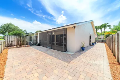 5012 E Lakes Dr, Pompano Beach, FL 33064 photo 24