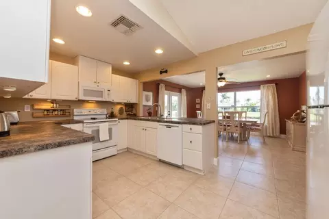 141 Lakeside Dr, Jupiter, FL 33458 photo 5